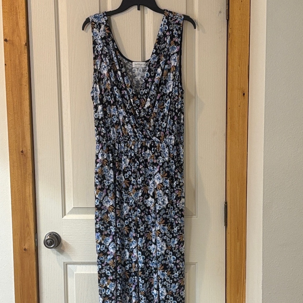 Navy Floral Jumpsuit - Picture 3 of 12